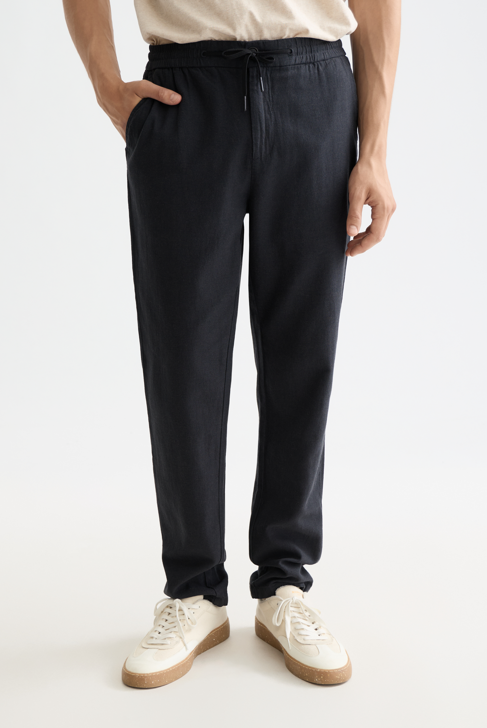 Embrace laid-back comfort with our Warren twill jogger pants. These joggers combine a relaxed aesthetic with breathable fabric - ideal for both leisure and spontaneous thrills.
Men's pants
Straight-fit
Zipper and button closure
Back pocket
Side pockets
67% Cotton, 33% Linen