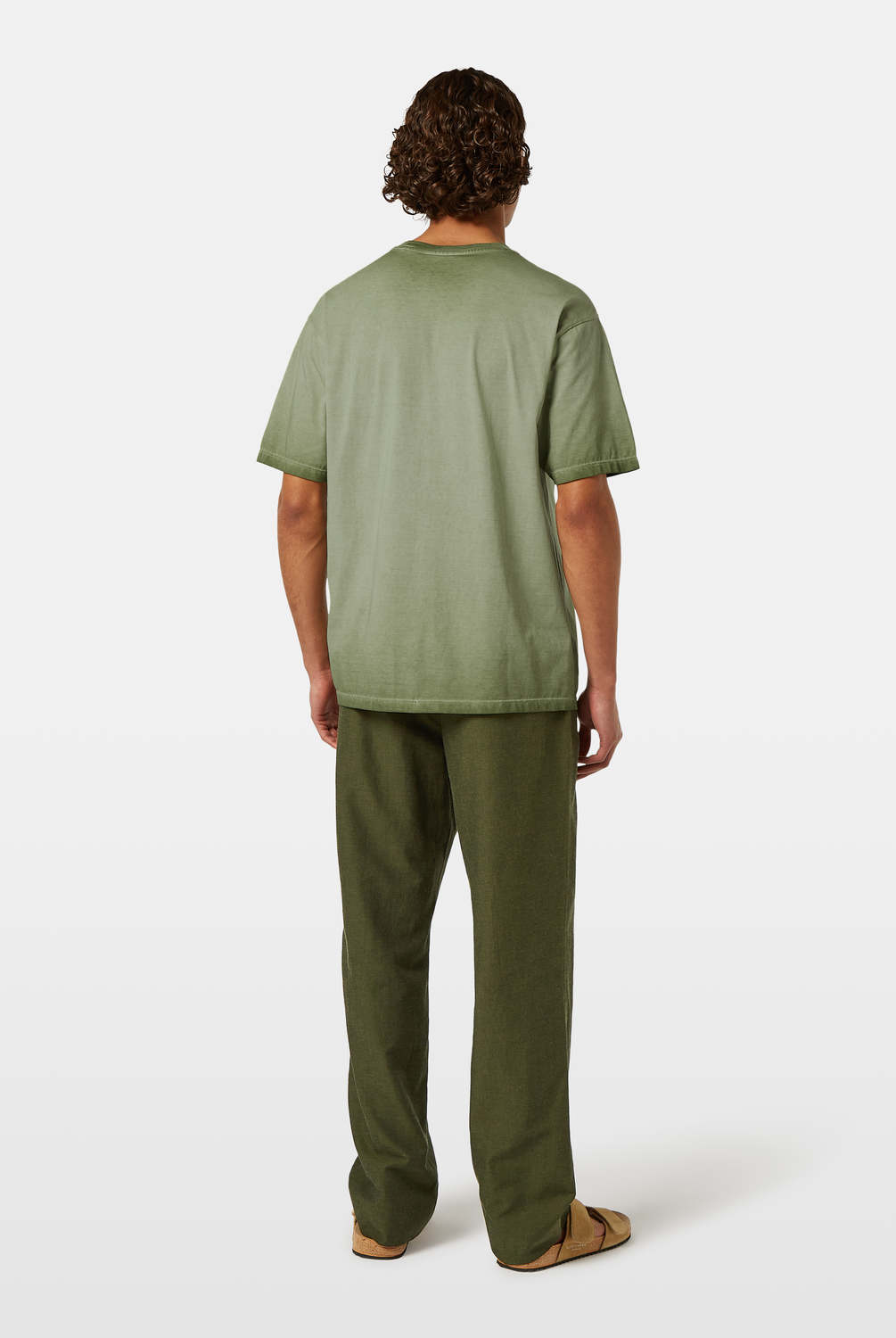 The Relaxed-Fit Inside Out Cold Dye T-Shirt is all about cool comfort with a twist. It's your everyday essential with an edgy vibe.
100% Cotton