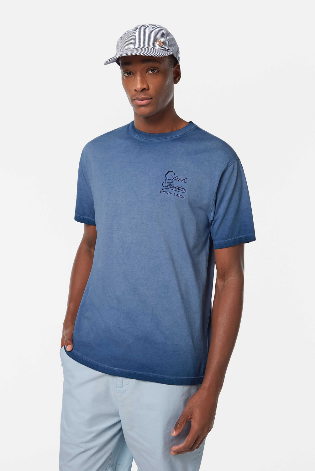 The Relaxed-Fit Inside Out Cold Dye T-Shirt is all about cool comfort with a twist. It's your everyday essential with an edgy vibe.
100% Cotton