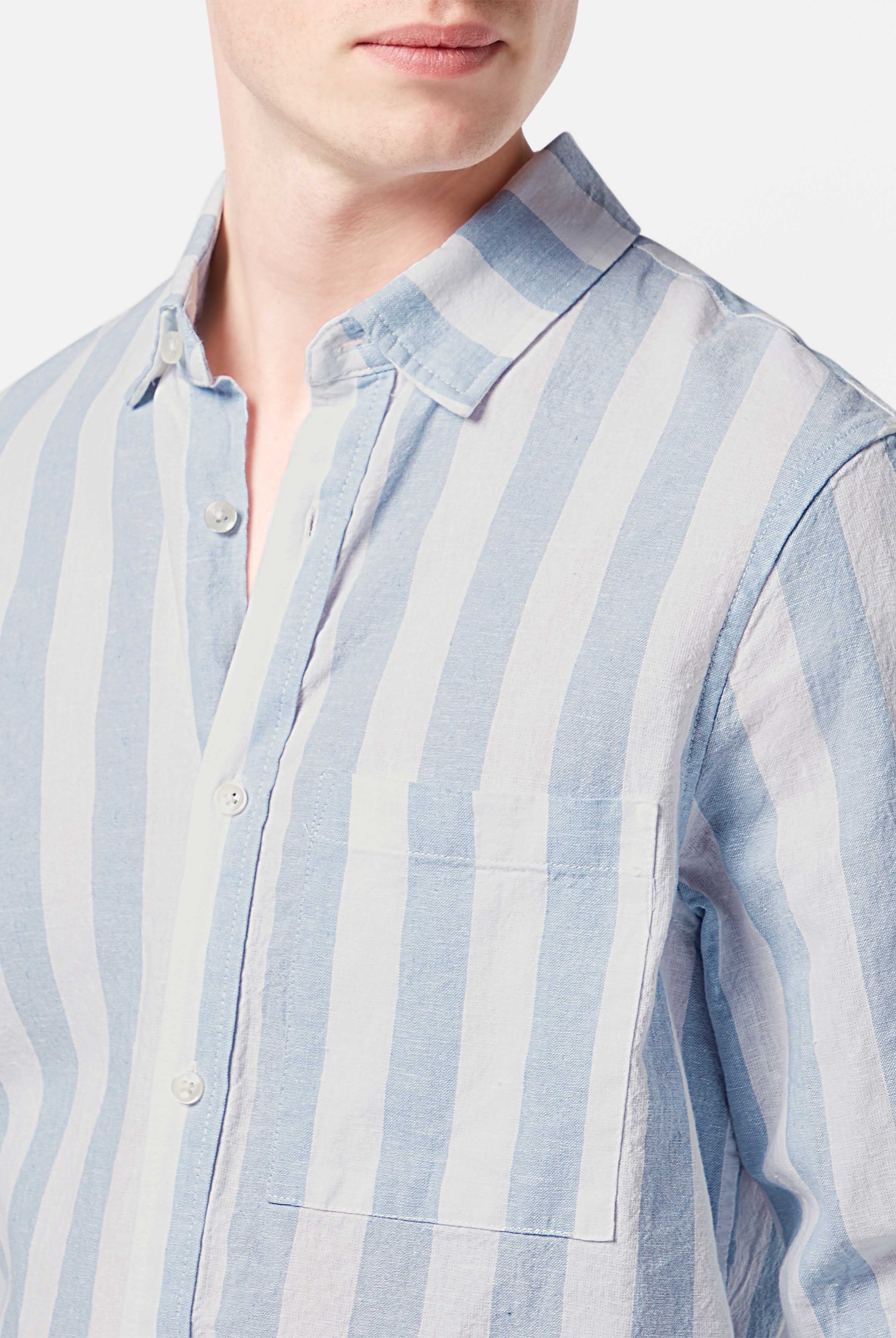 This lightweight long-sleeved seersucker shirt features classic stripes and a textured finish, blending comfort with effortless style.
100% Cotton
Regular fit