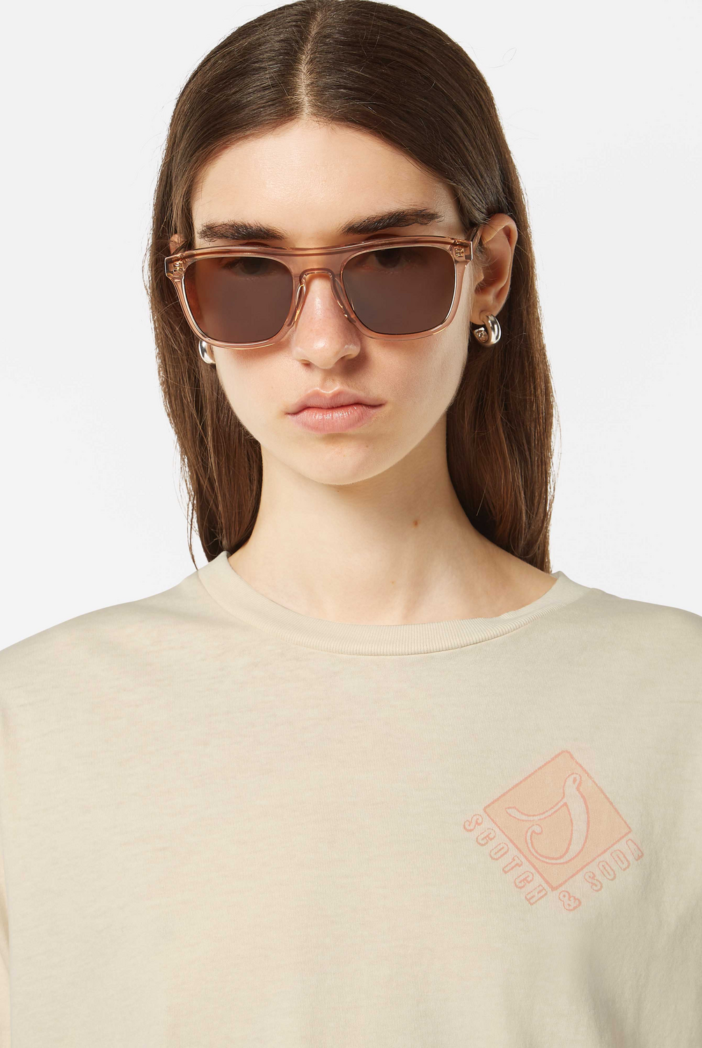 A relaxed, garment-dyed t-shirt featuring front and back artwork details for a laid-back yet artistic look.
100% Cotton