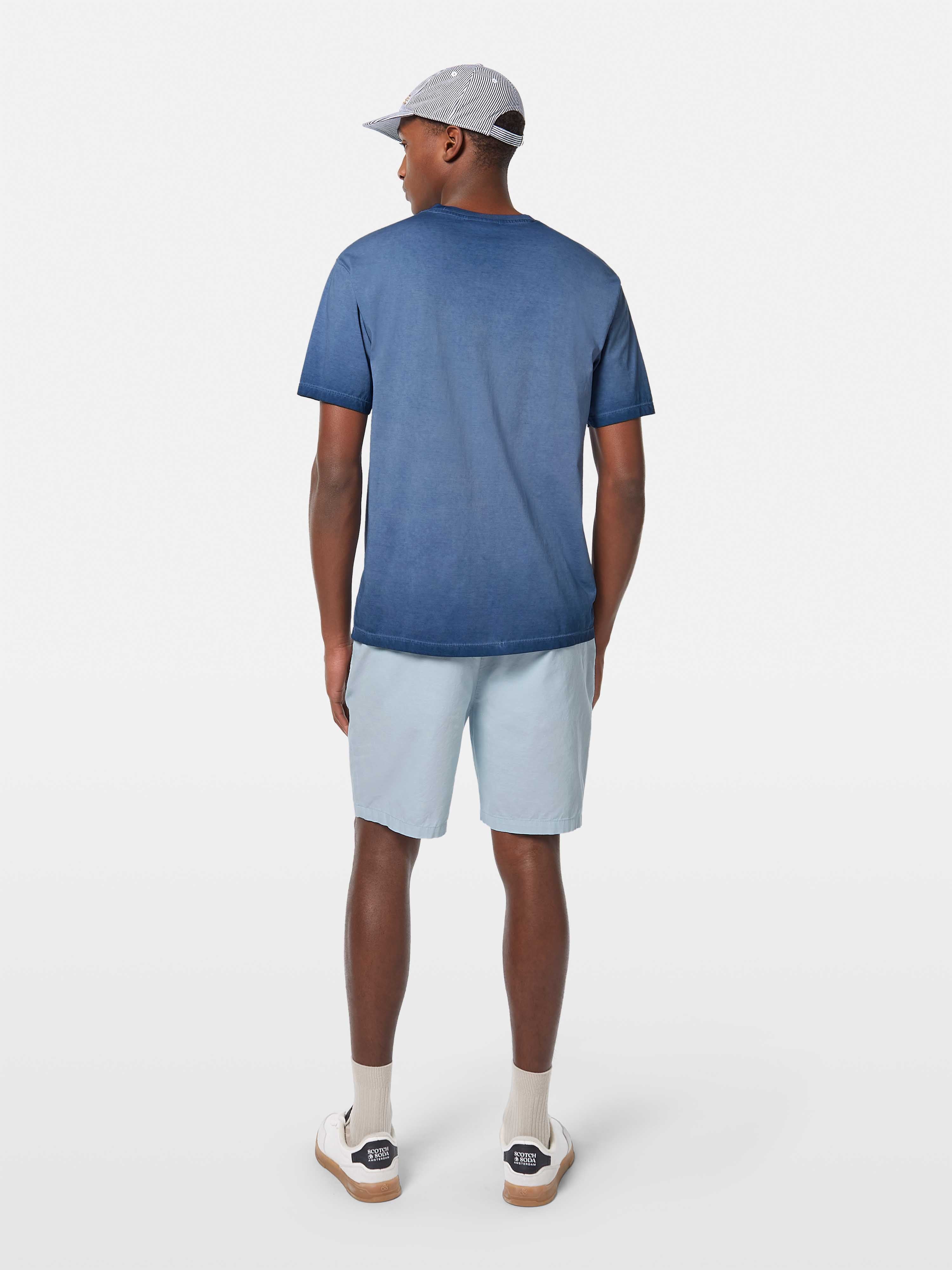 The Relaxed-Fit Inside Out Cold Dye T-Shirt is all about cool comfort with a twist. It's your everyday essential with an edgy vibe.

100% Cotton