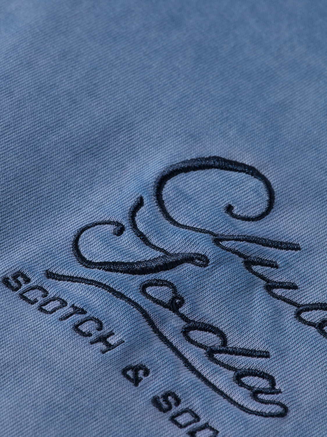 The Relaxed-Fit Inside Out Cold Dye T-Shirt is all about cool comfort with a twist. It's your everyday essential with an edgy vibe.

100% Cotton